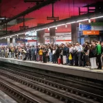 Ayuso anuncia más trenes en el Metro y una nueva lanzadera entre Moncloa y Ciudad Universitaria