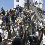 Colombia busca a las víctimas de su peor terremoto en la última década, que deja más de un centenar de muertos