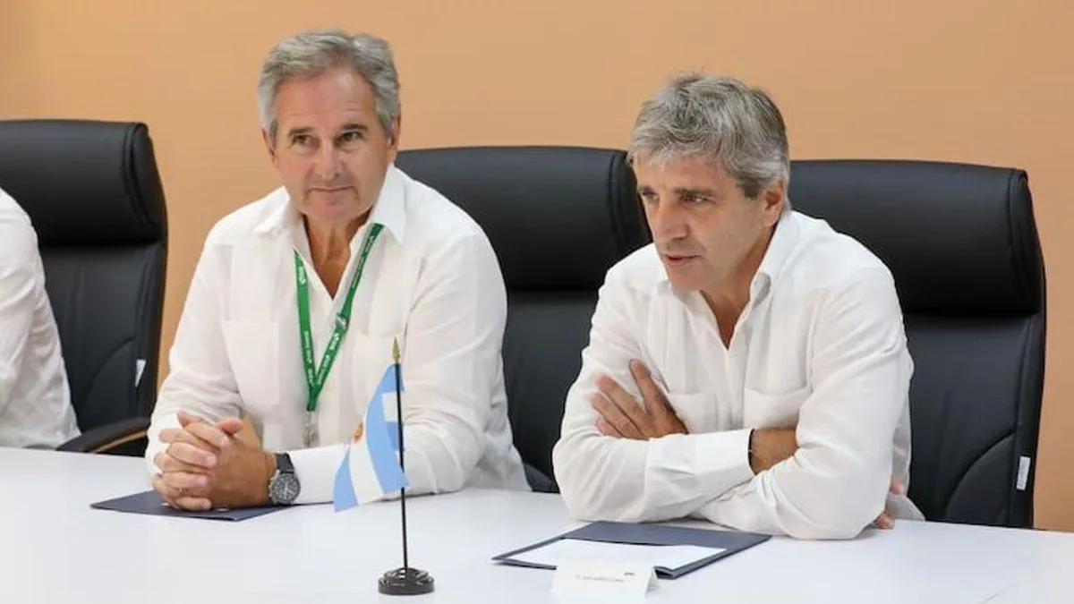 El secretario de Finanzas, Pablo Quirno, y el ministro de Economía, Luis Caputo.