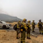 Bomberos precarios luchan contra los megaincendios en España: “Estamos agotados”