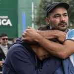 En un funeral histórico y con más de 7 kilómetros de fila, miles de personas despiden al Indio Solari
