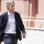 En medio de la baja del dólar, el Central anunció que liberará pesos de los encajes de los bancos para darles más liquidez