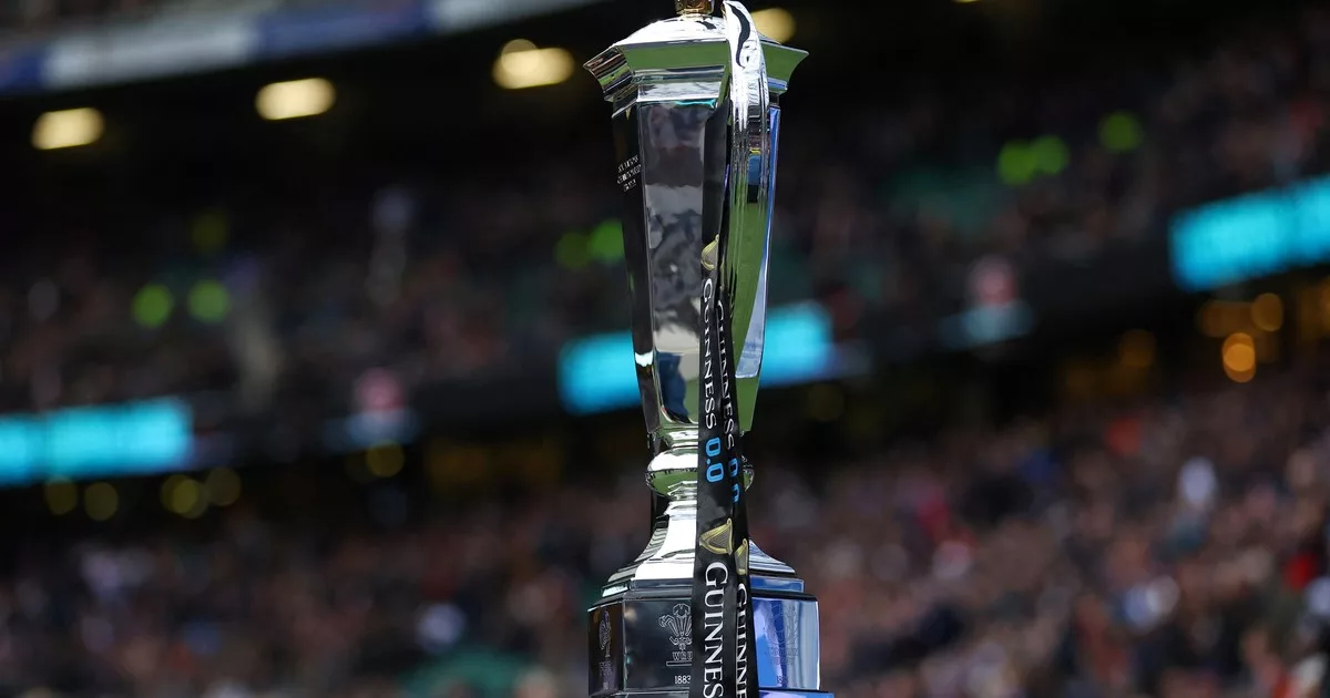 Insólito: se prendió fuego un trofeo histórico y el campeón deberá levantar una réplica