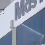 Video: el moderno método con el que River limpia las ventanas del Monumental