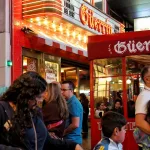 La fórmula del éxito: cuál es el secreto de los locales porteños en los que la gente hace fila por horas