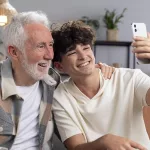 Una psicóloga, sobre lo que aportan los abuelos a la vida de un adolescente: “Son un potente factor protector en el desarrollo emocional”