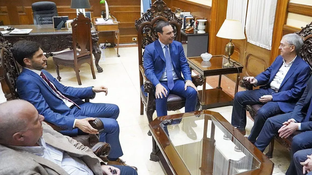 Juan Schiaretti junto a Gustavo Valdés (Corrientes) y Maximiliano Pullaro (Santa Fe)