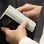 El Renaper anunció cambios y actualizaciones en el DNI y el pasaporte: cómo serán los nuevos formatos