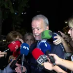Abogado de Begoña Gómez guarda silencio ante la prensa tras citación judicial