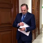 La UCO certifica que Ábalos medió en la trama hidrocarburos: "El putero ha recibido el chalet y le ha dado al botoncito"