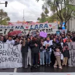 Triple femicidio de Florencio Varela: miles de personas se movilizan para reclamar justicia por Brenda, Morena y Lara