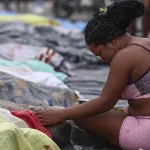 Suman 132 los muertos en la operación policial en Río de Janeiro y en las favelas exponen los cadáveres en las plazas