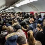 Nuevo ridículo de Óscar Puente: ataca al Metro de Madrid con una foto del de París y luego la borra