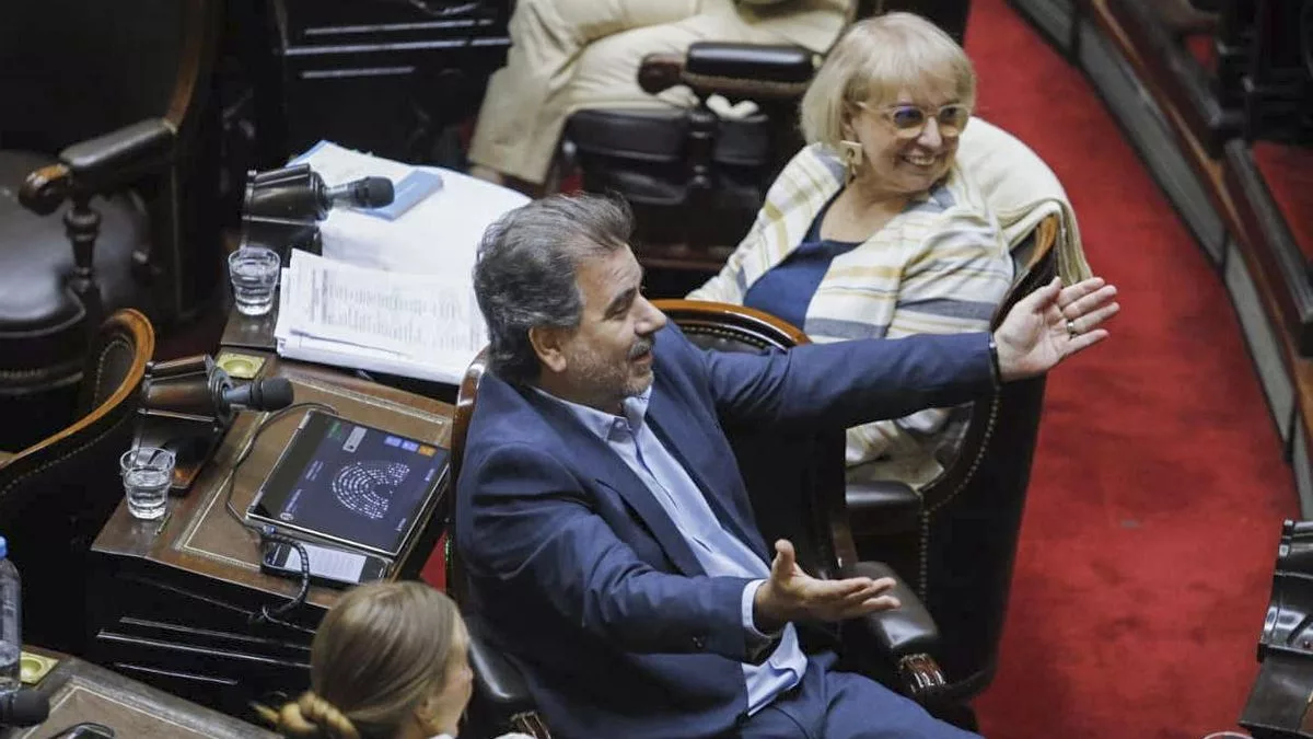 El jefe del PRO, Cristian Ritondo, junto a la bullrichista Silvana Giudici