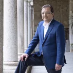 La familia de Fernández Vara dice que sigue luchando contra el cáncer y desmiente su fallecimiento