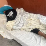 El regreso de los años 80 a Lavapiés dispara la violencia y expulsa a los vecinos: "No puedo más"