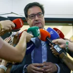 El PSOE entra en combustión: Torres reta a González a dejar el partido y Page exige a Óscar López disculpas por su crítica a Lambán