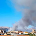 Un incendio forestal obliga a desalojar el Monasterio de Yuste, en Cáceres
