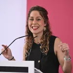 Sumar exige al PSOE regularizar en un mes a medio millón de migrantes con la ‘vía Zapatero’ como respuesta al “racismo” del modelo del PP