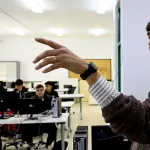 Los profesores españoles son más mayores, tienen más carga burocrática y son de los que más sufren la falta de disciplina de sus alumnos