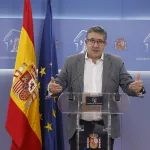 El PSOE justifica que el pago de dinero en efectivo es “una práctica habitual en todas las empresas e incluso en el Congreso y el Senado” y después lo matiza