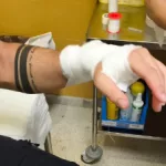 Un hombre que conducía sin permiso muerde a un policía local de Marchena que le ordenó parar en un control