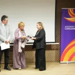 Societat Civil Catalana premia a Javier Lambán ‘in memoriam’ en un acto de homenaje que reúne a socialistas y ‘populares’