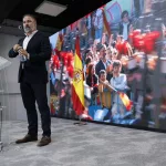 Abascal acusa a Feijóo de “repetir” sus consignas sobre inmigración: “Se va a dejar barba”