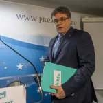 Puigdemont se rebela contra la condena a Vic por exigir demasiado catalán a sus empleados: “Volvemos al régimen monolingüe de Franco”