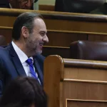 Ábalos alega que los “folios” que la UCO interpreta como dinero en efectivo eran realmente papel porque es “de una generación no digital” y tiene “costumbre de imprimir documentos”