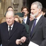Felipe VI deja a su padre, Juan Carlos I, al margen del homenaje por los 50 años de la Monarquía pero lo invita a un almuerzo privado un día después: “Está pensando si asiste”