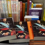 Juan Carlos I aterriza en España el día que se publican sus memorias en Francia: “Está muy contento”