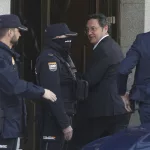 El fiscal general rechaza responder a las acusaciones y niega haber filtrado el correo de la confesión del novio de Ayuso