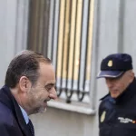 La prisión de Ábalos cierra la semana negra del PSOE: del efectivo a la ‘fontanera’, avanzan las investigaciones que rodean a los socialistas