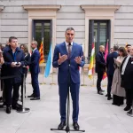 Sánchez arremete contra los “herederos de la dictadura” y Feijóo le acusa de “atacar” la Constitución