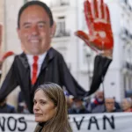 Las víctimas de la dana no se reunirán con Llorca hasta que no exija a Mazón el acta de diputado