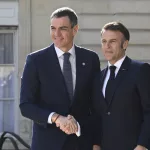 El Gobierno pacta con Francia invitar a un ministro a reunión ‘ad hoc’ y no al Consejo para salvar el Tratado de Amistad