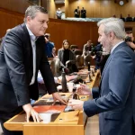 Azcón acusa al PSOE de trabajar en coalición con Vox para “tumbar decretos” del PP