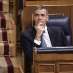 Sánchez expone al colapso la revalorización de las pensiones pese a repetir el ardid del decreto ómnibus