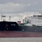 España monitoriza un petrolero sospechoso de pertenecer a la flota fantasma rusa y que se averió en el Estrecho