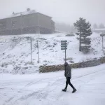 El temporal de nieve y lluvia afecta a 90 carreteras y obliga al cierre total de 37 vías