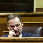 La renuncia del escaño de Ábalos beneficiará a Cerdán: la causa por el cobro de ‘mordidas’ corre el riesgo de “eternizarse” en la Audiencia Nacional