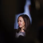 Podemos aplaza 4 meses negociar la cesión de la inmigración a Cataluña y enfría el plan de Sánchez para recuperar a Junts