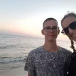 La familia de Arek, el menor desaparecido en aguas de Tenerife hace un año, busca a las dos personas que intentaron rescatarle