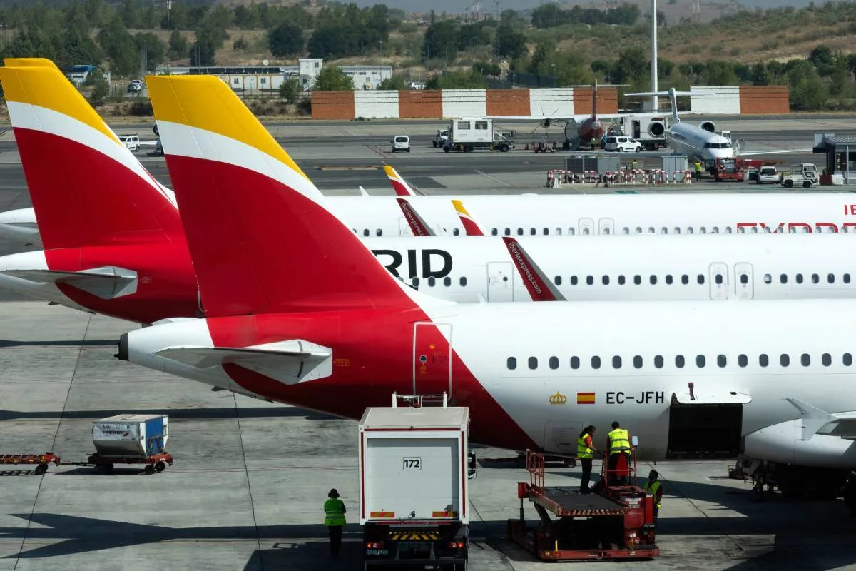 Desvían un vuelo Málaga-Tenerife al llevar seis pasajeros conflictivos