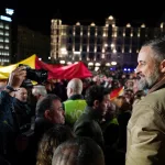 El ‘cambio de cara’ de Vox: una pasarela de aliados de Abascal para blindarse el 15-M