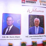 El embajador español en India, investigado por Exteriores, se va a un acto con su homólogo ruso