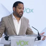 Vox redobla su ofensiva contra la inmigración en vísperas de que se apruebe la regularización: recurso ante el Supremo y campaña frente al Congreso