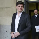 La Mesa del Congreso retira cautelarmente las acreditaciones de prensa a los activistas Vito Quiles y Bertrand Ndongo