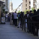 El Supremo rechaza la suspensión cautelar de la regularización masiva de inmigrantes mientras estudia los recursos